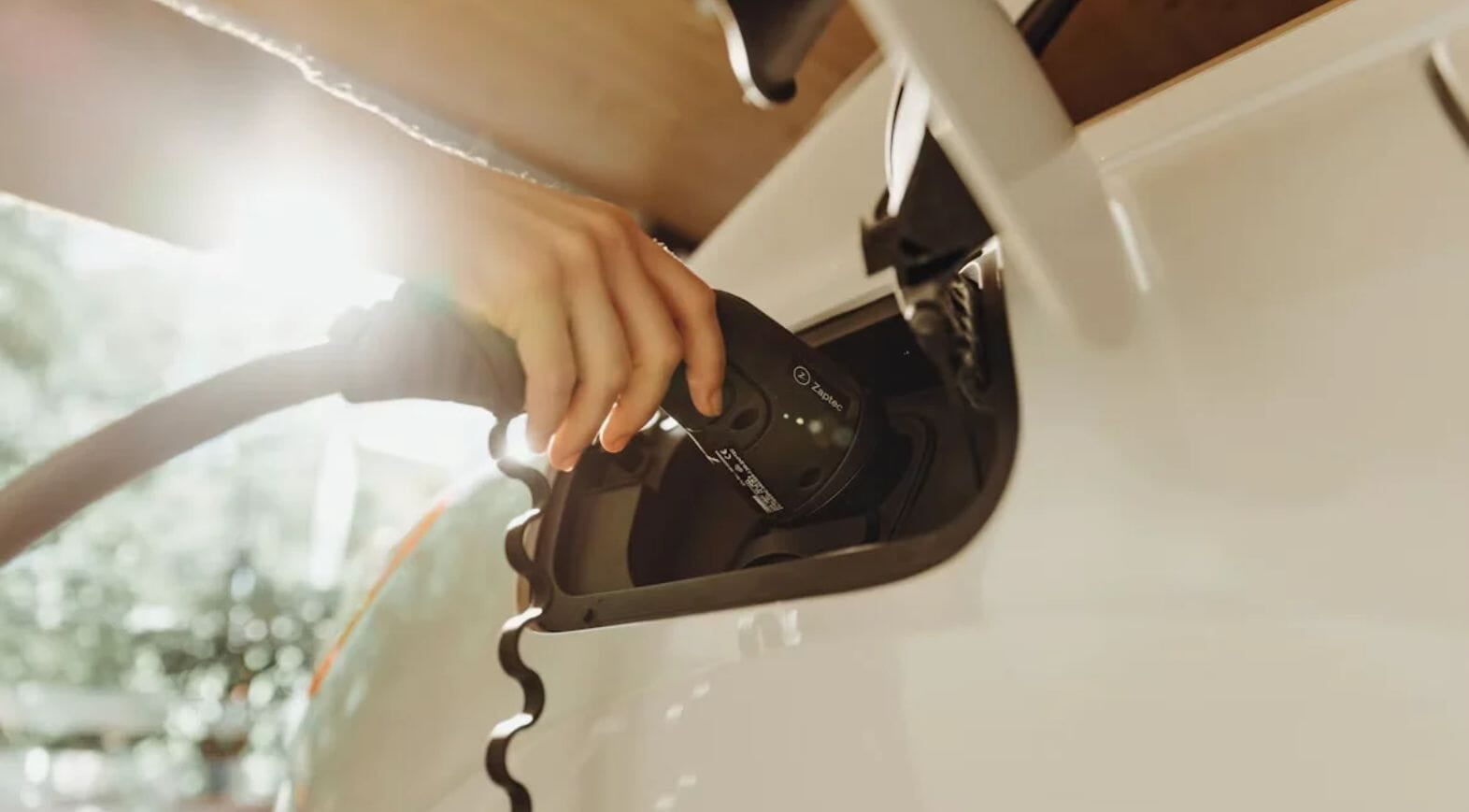 Como funciona um carregador de veículos elétricos?